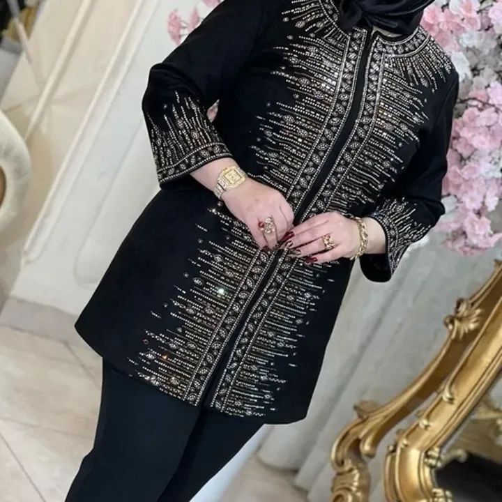 مانتو کتی جنس مازراتی مدل نگین خوشه ای تکرنگ مشکی دارای سایزبندی 