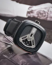 ساعت صفحه مربعی عقربه‌ای مردانه sevenfriday ط