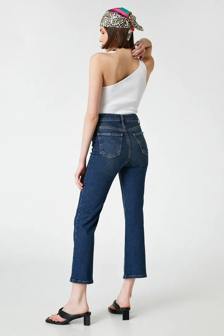 <span class="text-styled__StyledSpan-sc-d280c10c-1 dvOaRP">Koton< span>Kick Flare Jeans - Victoria   Crop Jean