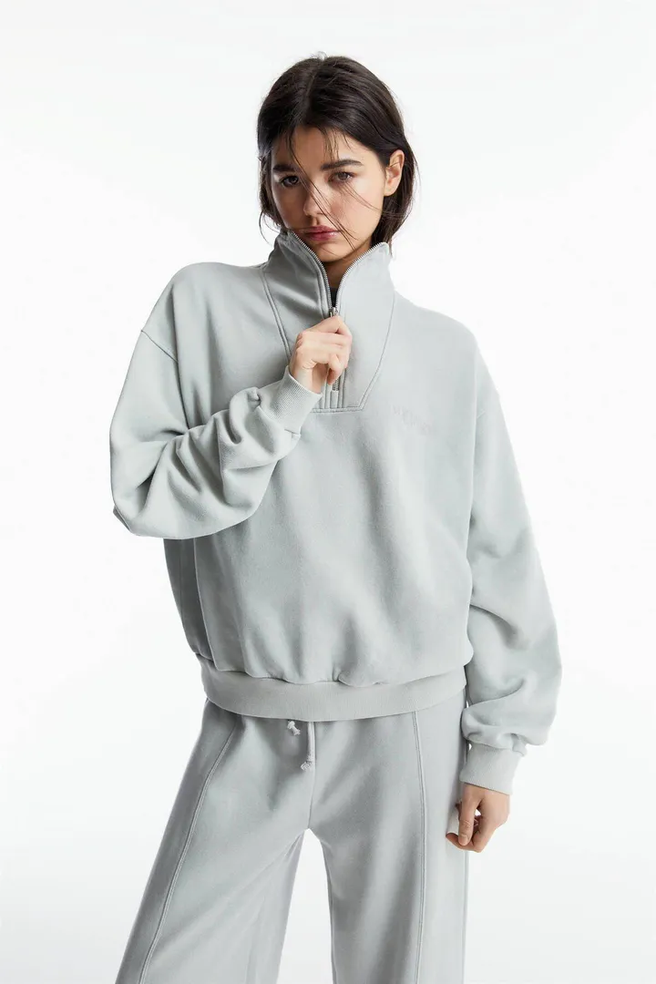 <span class="text-styled__StyledSpan-sc-d280c10c-1 dvOaRP">Pull & Bear< span>سویشرت پشمی با زیپ روی یقه