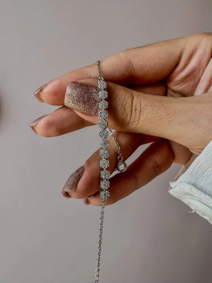 ۰۴۱۴. دستبند نقره مدل گل نگین