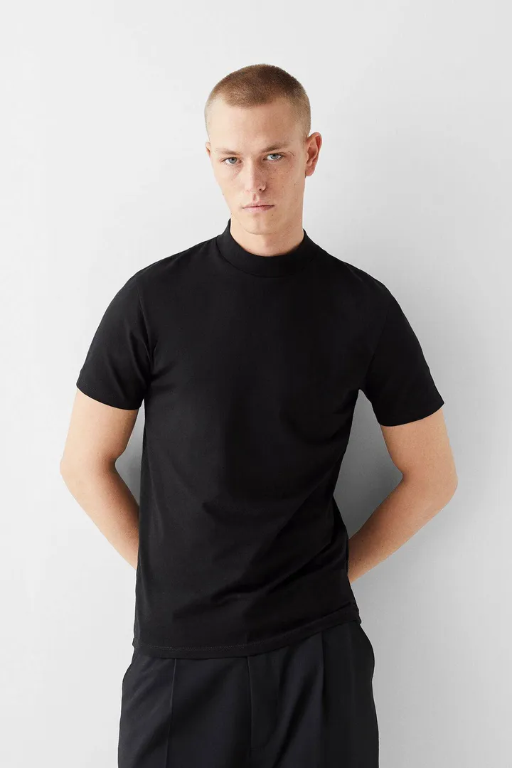 <span class="text-styled__StyledSpan-sc-d280c10c-1 dvOaRP">Bershka< span>تیشرت آستین کوتاه یقه بلند